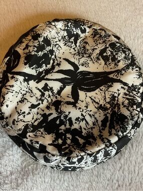 Vintage Dorothy S. Cochran Black & White Floral Pillbox Hat Fascinator 1960s